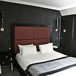 Western Opera Batignolles 4*