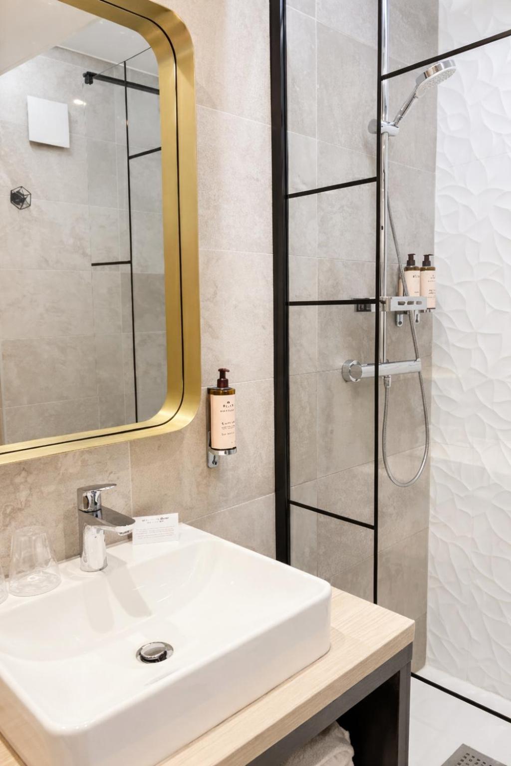 Hotel Western Opera Batignolles 4*